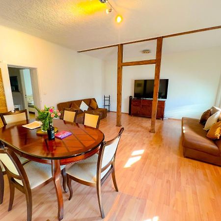 "Casa20200" 2 X Apartments Je 150Qm Fuer Business, Familien, Gruppen, Handwerker 15Min Von Berlin, Erdbeerhof, Outlet B5, 5Min Vom See Falkensee !! 2 Apartment Each 150Qm For Business , Families 15Min From Berlin!! Luaran gambar