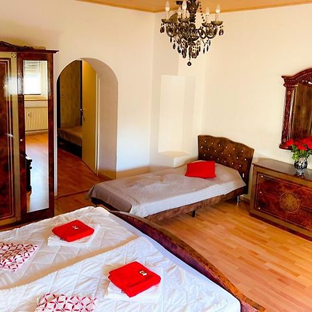 "Casa20200" 2 X Apartments Je 150Qm Fuer Business, Familien, Gruppen, Handwerker 15Min Von Berlin, Erdbeerhof, Outlet B5, 5Min Vom See Falkensee !! 2 Apartment Each 150Qm For Business , Families 15Min From Berlin!! Luaran gambar