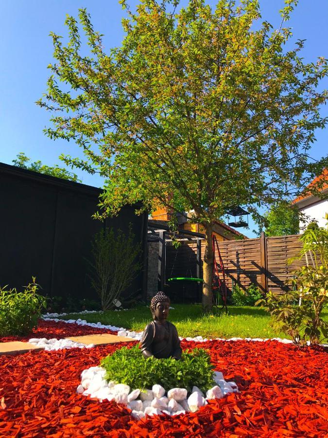 "Casa20200" 2 X Apartments Je 150Qm Fuer Business, Familien, Gruppen, Handwerker 15Min Von Berlin, Erdbeerhof, Outlet B5, 5Min Vom See Falkensee !! 2 Apartment Each 150Qm For Business , Families 15Min From Berlin!! Luaran gambar