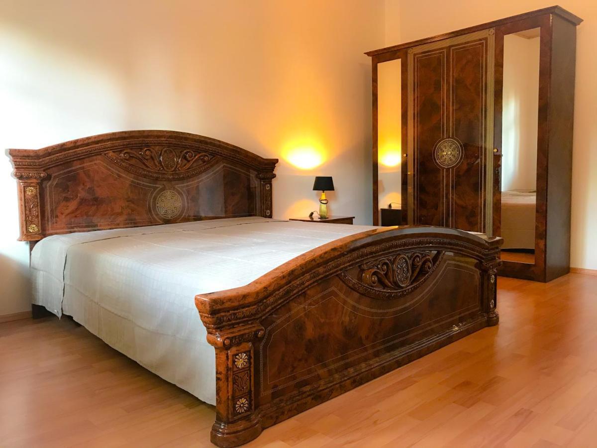 "Casa20200" 2 X Apartments Je 150Qm Fuer Business, Familien, Gruppen, Handwerker 15Min Von Berlin, Erdbeerhof, Outlet B5, 5Min Vom See Falkensee !! 2 Apartment Each 150Qm For Business , Families 15Min From Berlin!! Luaran gambar