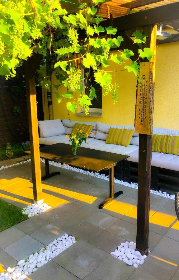 "Casa20200" 2 X Apartments Je 150Qm Fuer Business, Familien, Gruppen, Handwerker 15Min Von Berlin, Erdbeerhof, Outlet B5, 5Min Vom See Falkensee !! 2 Apartment Each 150Qm For Business , Families 15Min From Berlin!! Luaran gambar
