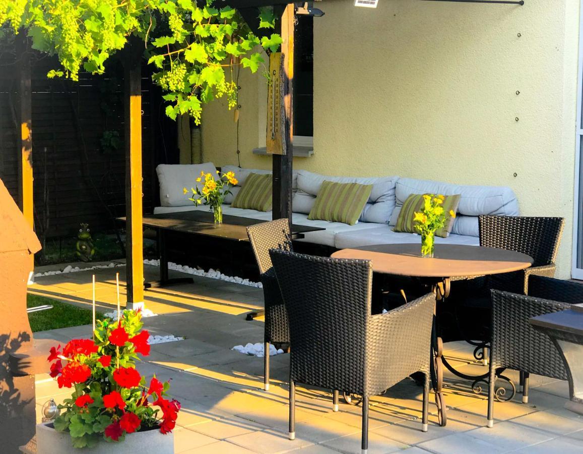 "Casa20200" 2 X Apartments Je 150Qm Fuer Business, Familien, Gruppen, Handwerker 15Min Von Berlin, Erdbeerhof, Outlet B5, 5Min Vom See Falkensee !! 2 Apartment Each 150Qm For Business , Families 15Min From Berlin!! Luaran gambar