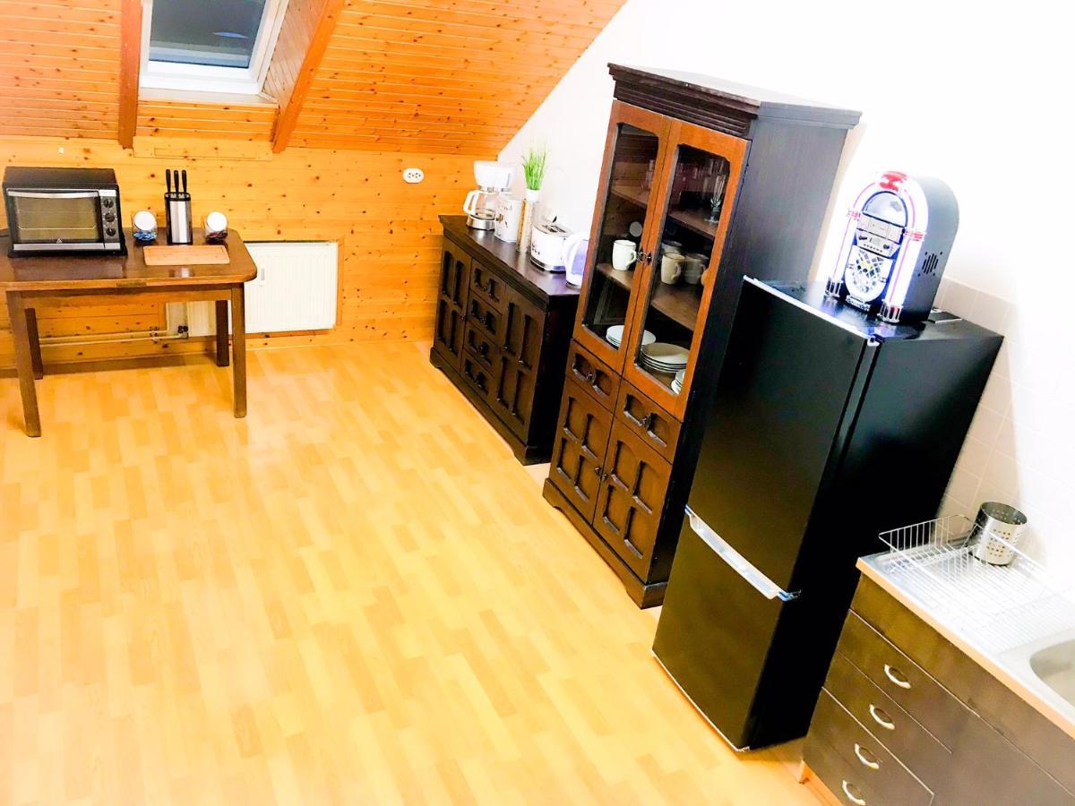 "Casa20200" 2 X Apartments Je 150Qm Fuer Business, Familien, Gruppen, Handwerker 15Min Von Berlin, Erdbeerhof, Outlet B5, 5Min Vom See Falkensee !! 2 Apartment Each 150Qm For Business , Families 15Min From Berlin!! Luaran gambar