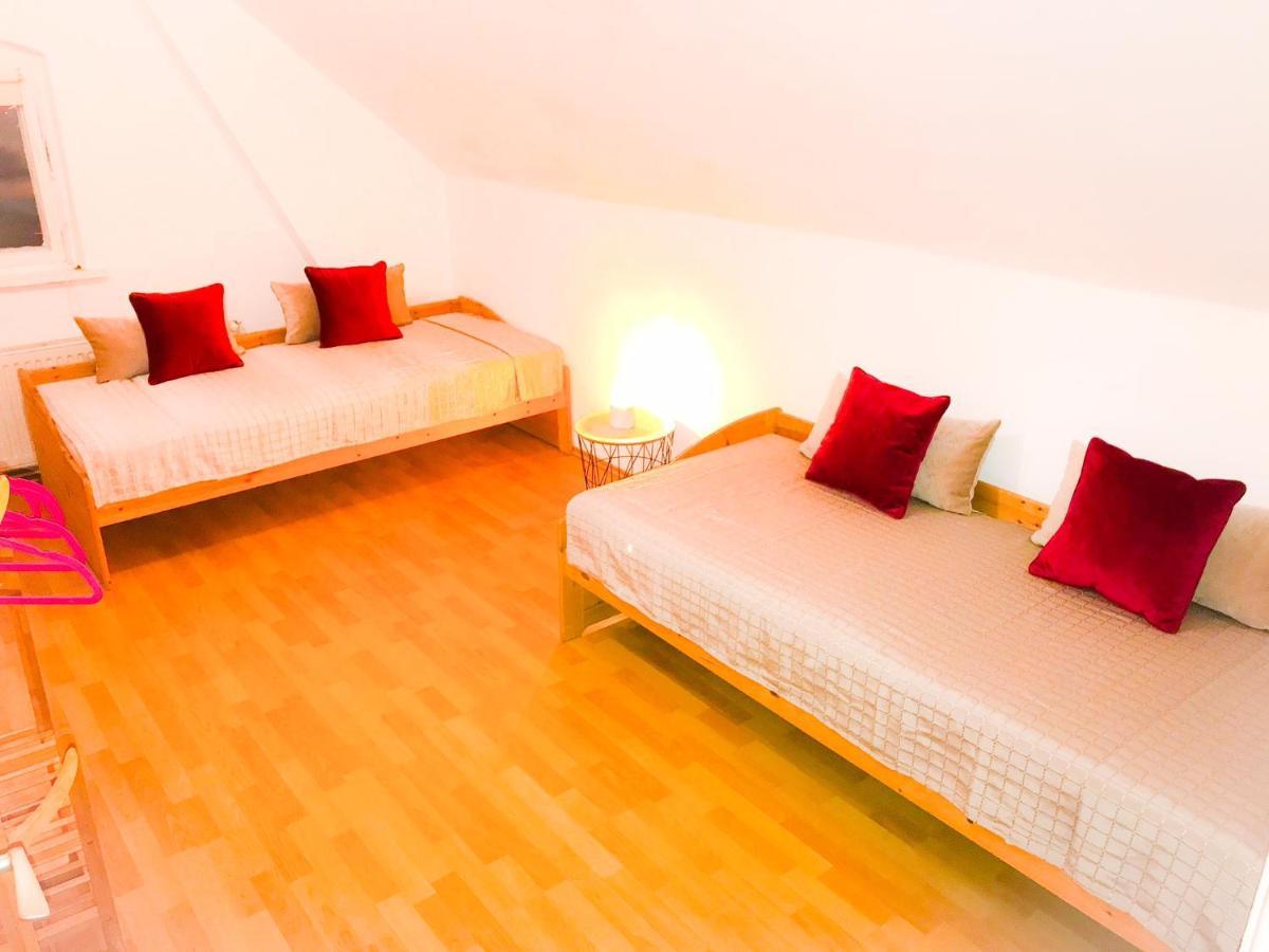 "Casa20200" 2 X Apartments Je 150Qm Fuer Business, Familien, Gruppen, Handwerker 15Min Von Berlin, Erdbeerhof, Outlet B5, 5Min Vom See Falkensee !! 2 Apartment Each 150Qm For Business , Families 15Min From Berlin!! Luaran gambar