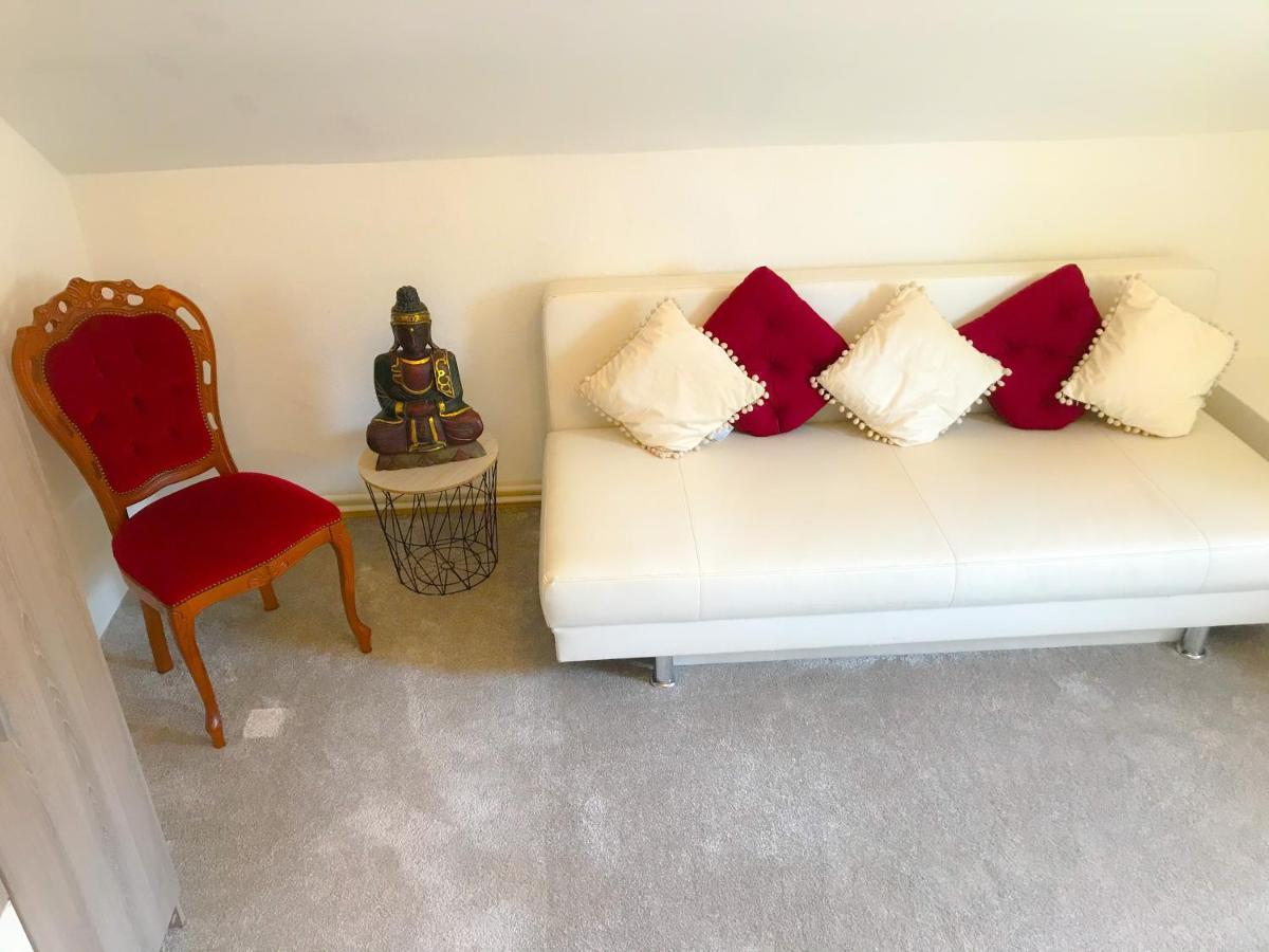 "Casa20200" 2 X Apartments Je 150Qm Fuer Business, Familien, Gruppen, Handwerker 15Min Von Berlin, Erdbeerhof, Outlet B5, 5Min Vom See Falkensee !! 2 Apartment Each 150Qm For Business , Families 15Min From Berlin!! Luaran gambar