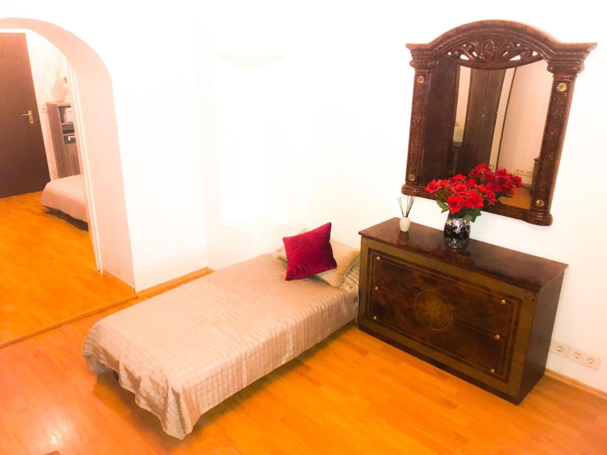 "Casa20200" 2 X Apartments Je 150Qm Fuer Business, Familien, Gruppen, Handwerker 15Min Von Berlin, Erdbeerhof, Outlet B5, 5Min Vom See Falkensee !! 2 Apartment Each 150Qm For Business , Families 15Min From Berlin!! Luaran gambar