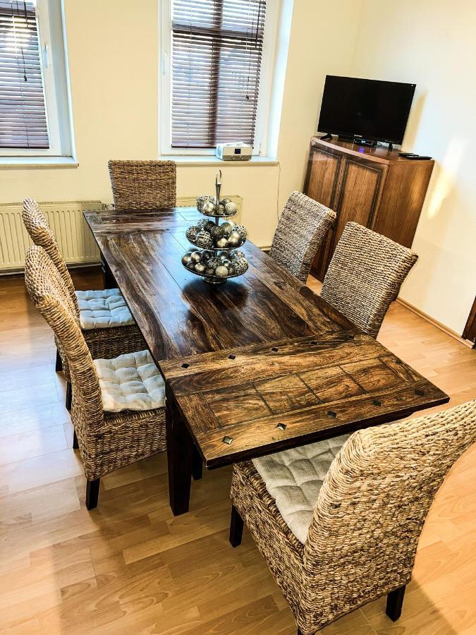 "Casa20200" 2 X Apartments Je 150Qm Fuer Business, Familien, Gruppen, Handwerker 15Min Von Berlin, Erdbeerhof, Outlet B5, 5Min Vom See Falkensee !! 2 Apartment Each 150Qm For Business , Families 15Min From Berlin!! Luaran gambar