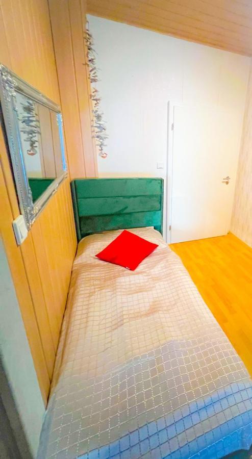 "Casa20200" 2 X Apartments Je 150Qm Fuer Business, Familien, Gruppen, Handwerker 15Min Von Berlin, Erdbeerhof, Outlet B5, 5Min Vom See Falkensee !! 2 Apartment Each 150Qm For Business , Families 15Min From Berlin!! Luaran gambar